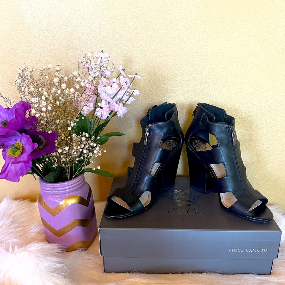 Vince Camuto Black Sandals size 8.5